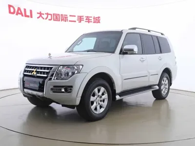 Mitsubishi Pajero (Import)
