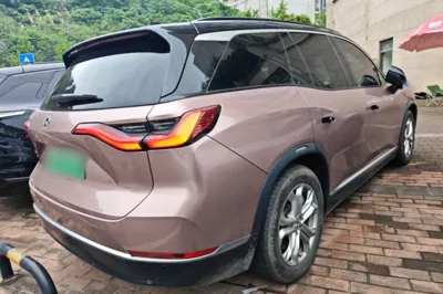 Nio ES8