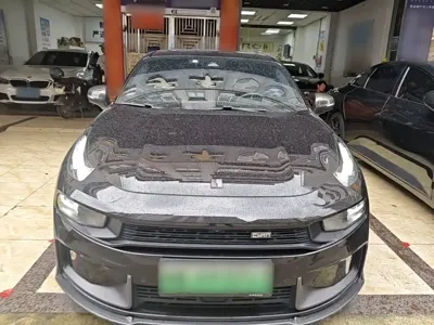 Lynk & Co 03