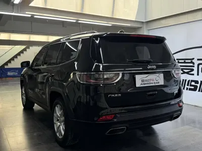 Jeep Commander