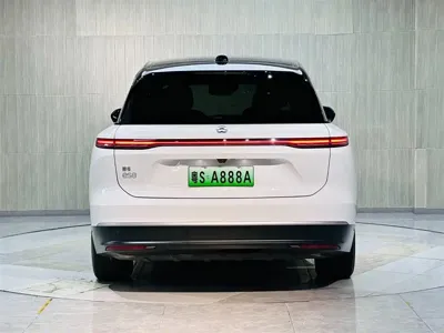 Nio ES8
