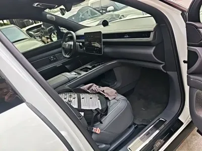Nio ES8