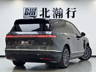 Nio ES8