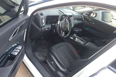 Hongqi HS3 PHEV