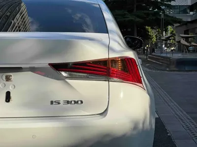 Lexus IS