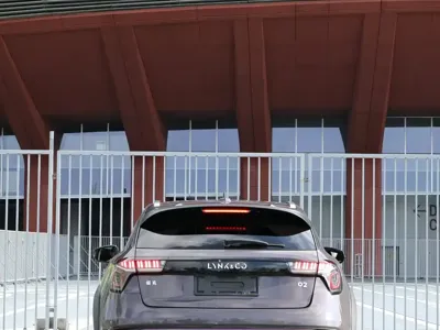 Lynk & Co 02