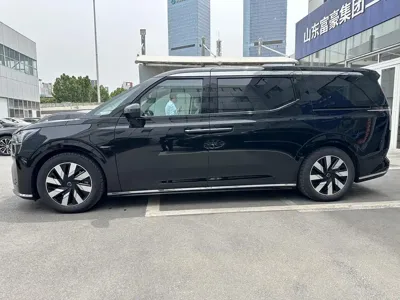 Volvo EM90