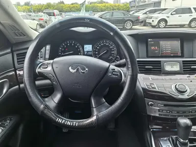 Infiniti M