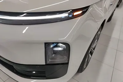 Li Auto L6