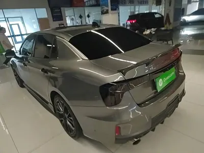 Lynk & Co 03