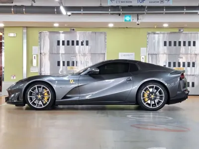 Ferrari 812