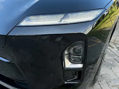 Nio ES8