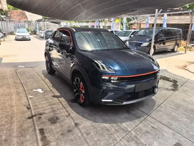 Lynk & Co 06