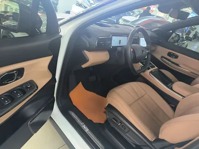 Nio ES8