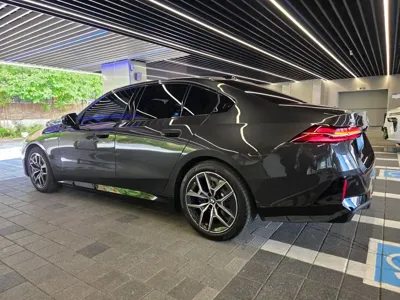 BMW i5