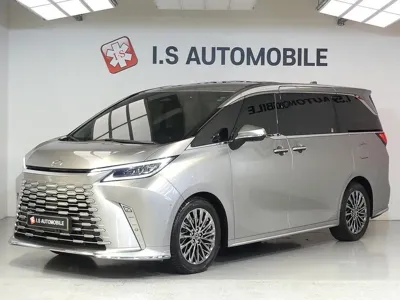 Lexus LM