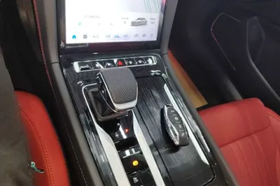 Hongqi H6