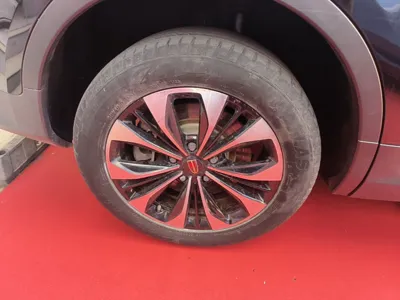 Hongqi HS7