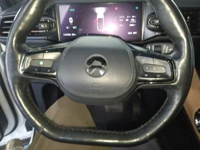 Nio ES8