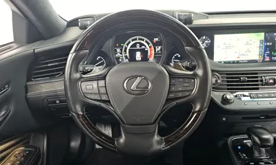 Lexus LS