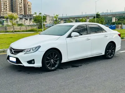 Toyota Reiz