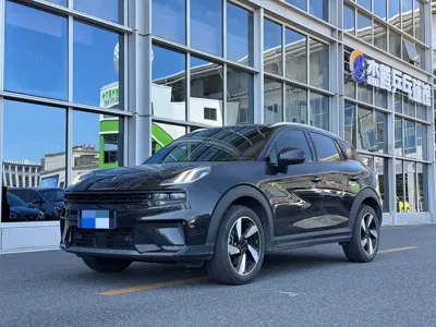 Lynk & Co 06