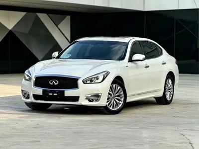 Infiniti Q70