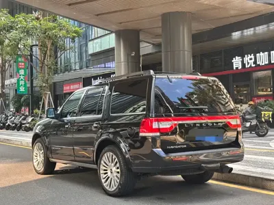 Lincoln Navigator