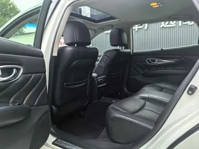 Infiniti M