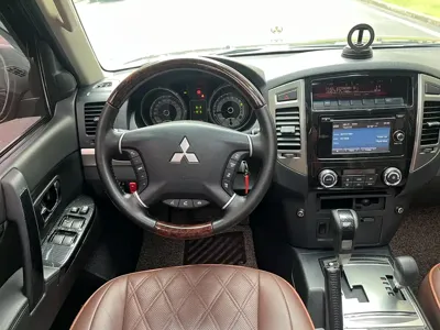 Mitsubishi Pajero (Import)