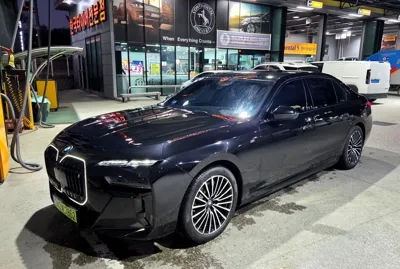 BMW i7