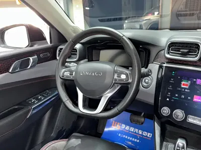 Lynk & Co 02