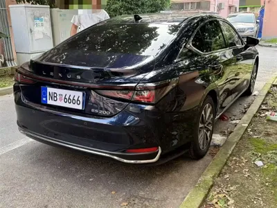 Lexus ES
