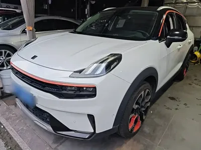 Lynk & Co 06