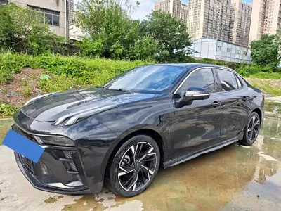 Lynk & Co 03