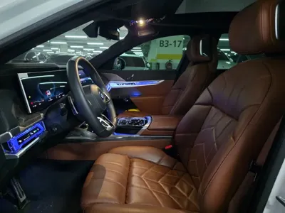 BMW i7