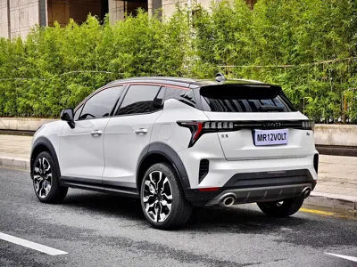 Lynk & Co 06