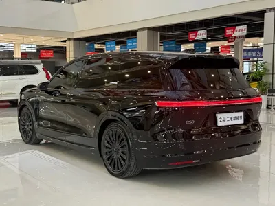 Nio ES8