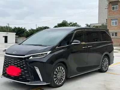 Lexus LM