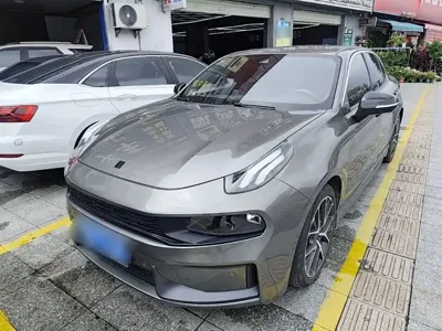 Lynk & Co 03