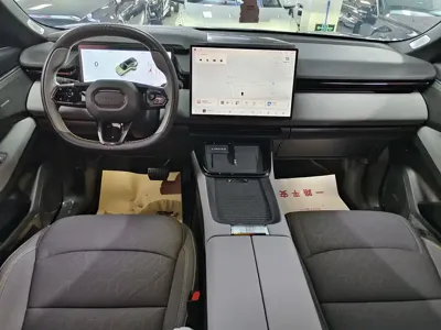 Lynk & Co 08 EM-P