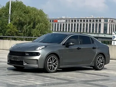 Lynk & Co 03