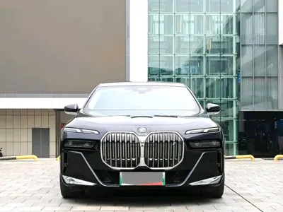 BMW i7