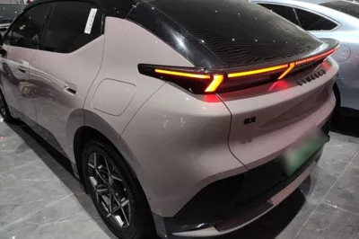 Lynk & Co Z20