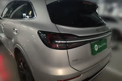 Hongqi HS5