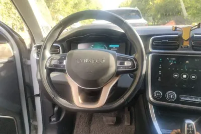 Lynk & Co 01