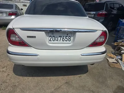 Jaguar XJ-8