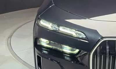 BMW i7