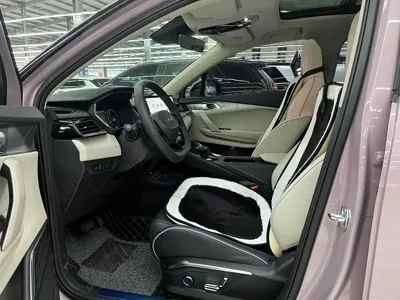 Lynk & Co 06