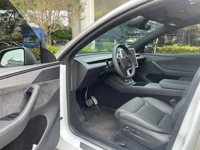 Tesla Model Y L